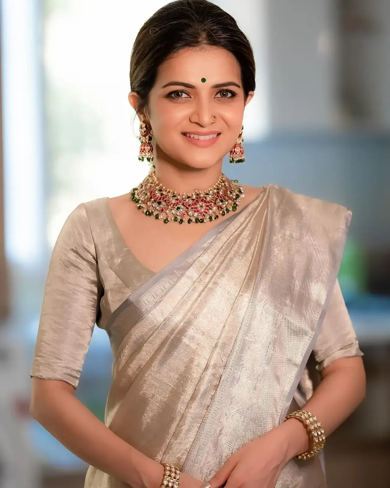 SOUTH INDIAN TV ACTRESS DHIVYADHARSHINI PHOTOSHOOT IN WHITE SAREE 1